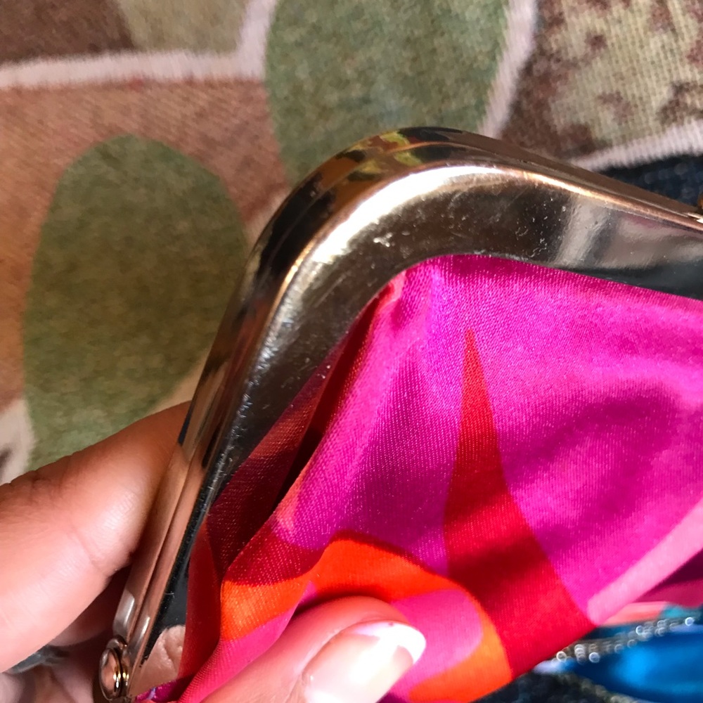 Guess purse - Picture 3 of 6